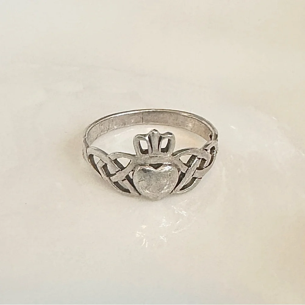 Vintage Sterling Silver Irish Celtic Claddagh Ring (8.5)